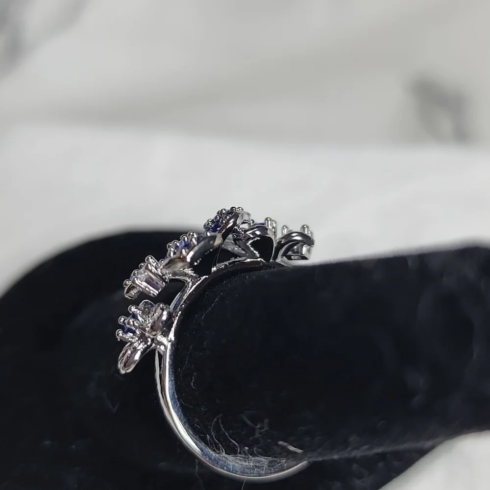 🎄NWOT STERLING SILVER FLORAL RING🎄